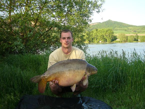 Mára a jeho Labák 80cm 14,7kg MikBaits - GLM Mušle