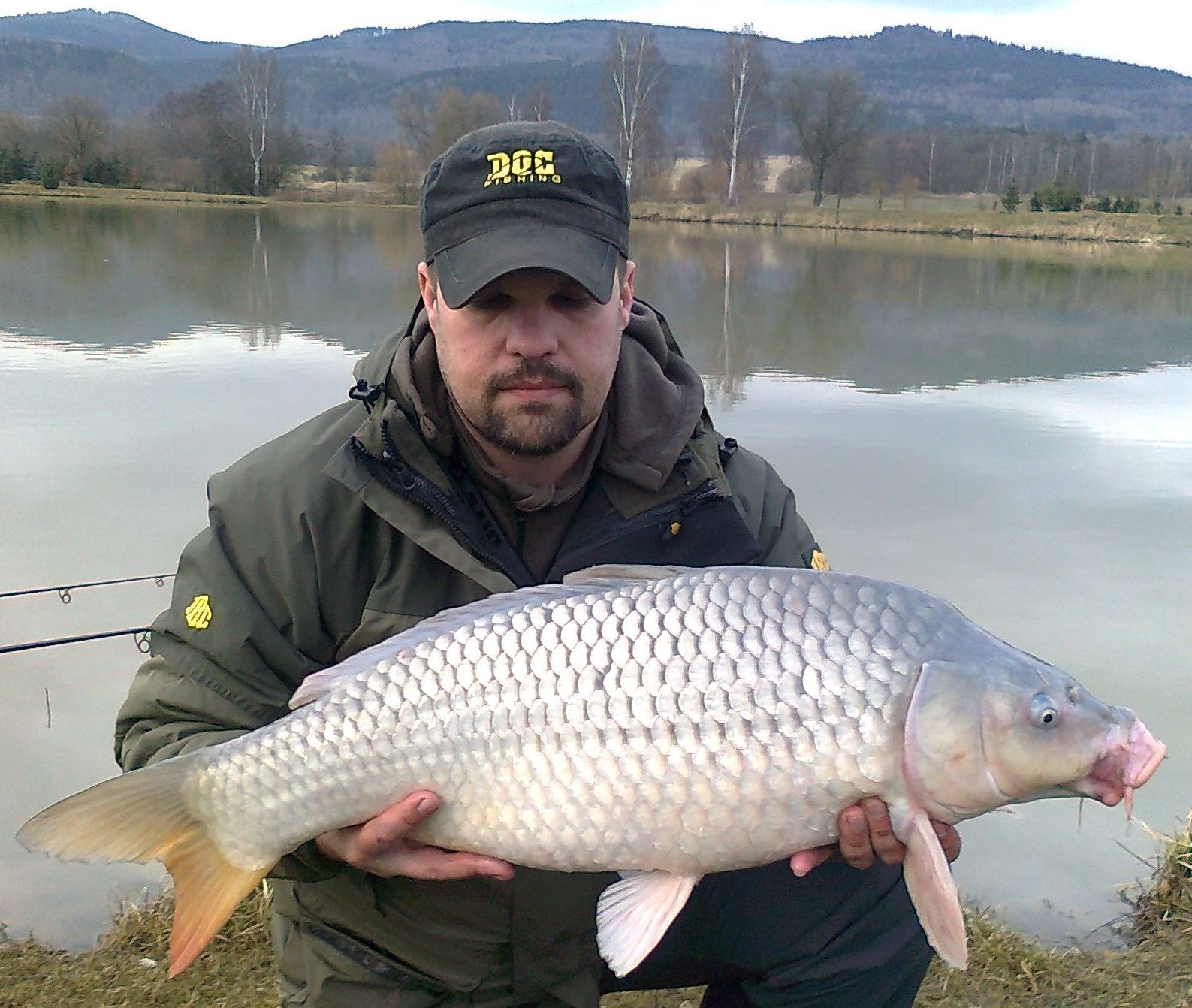 77 cm - Pikantní Švestka peleta 14mm + imitace kukuřice to vše namočené v Boostru Spiceman Pikantní Švestka