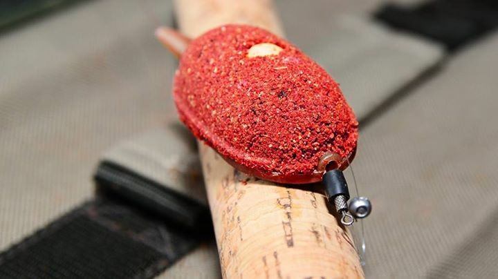 Feeder method s DYNAMITE BAITS peletky Robin Red